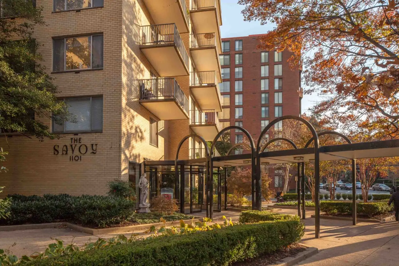 the savoy apartments in foggy bottom exterior entry